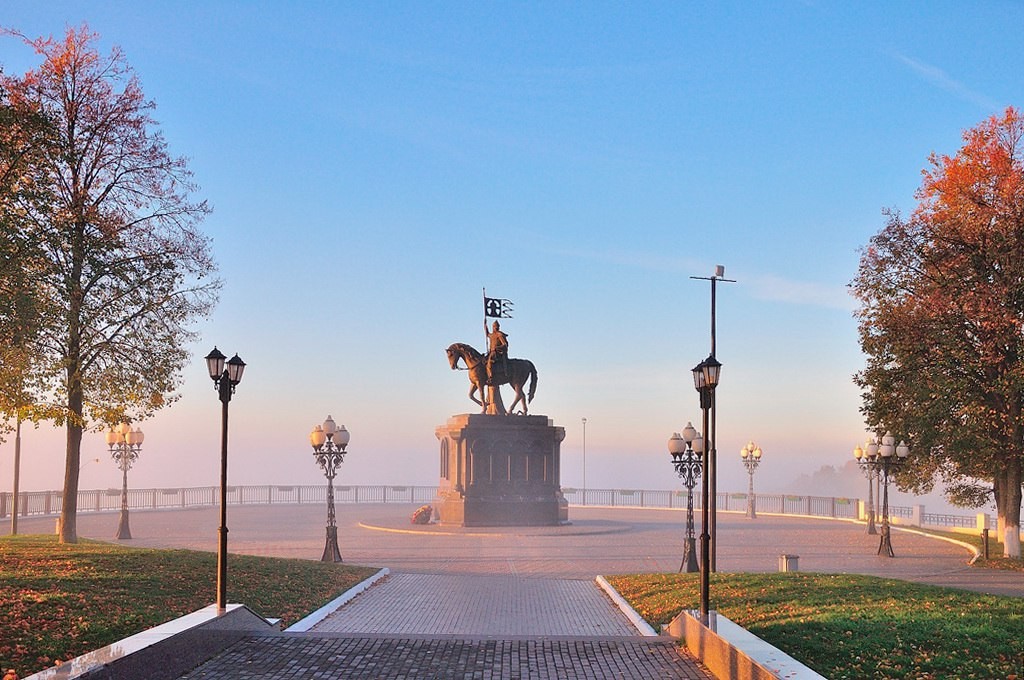 Смотровая площадка Владимира в утреннем тумане.