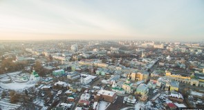 На фото видно обе смотровых Владимира, на закате