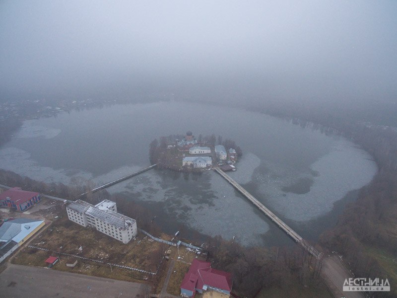 Озеро Введенское и монастырь около Покрова 03