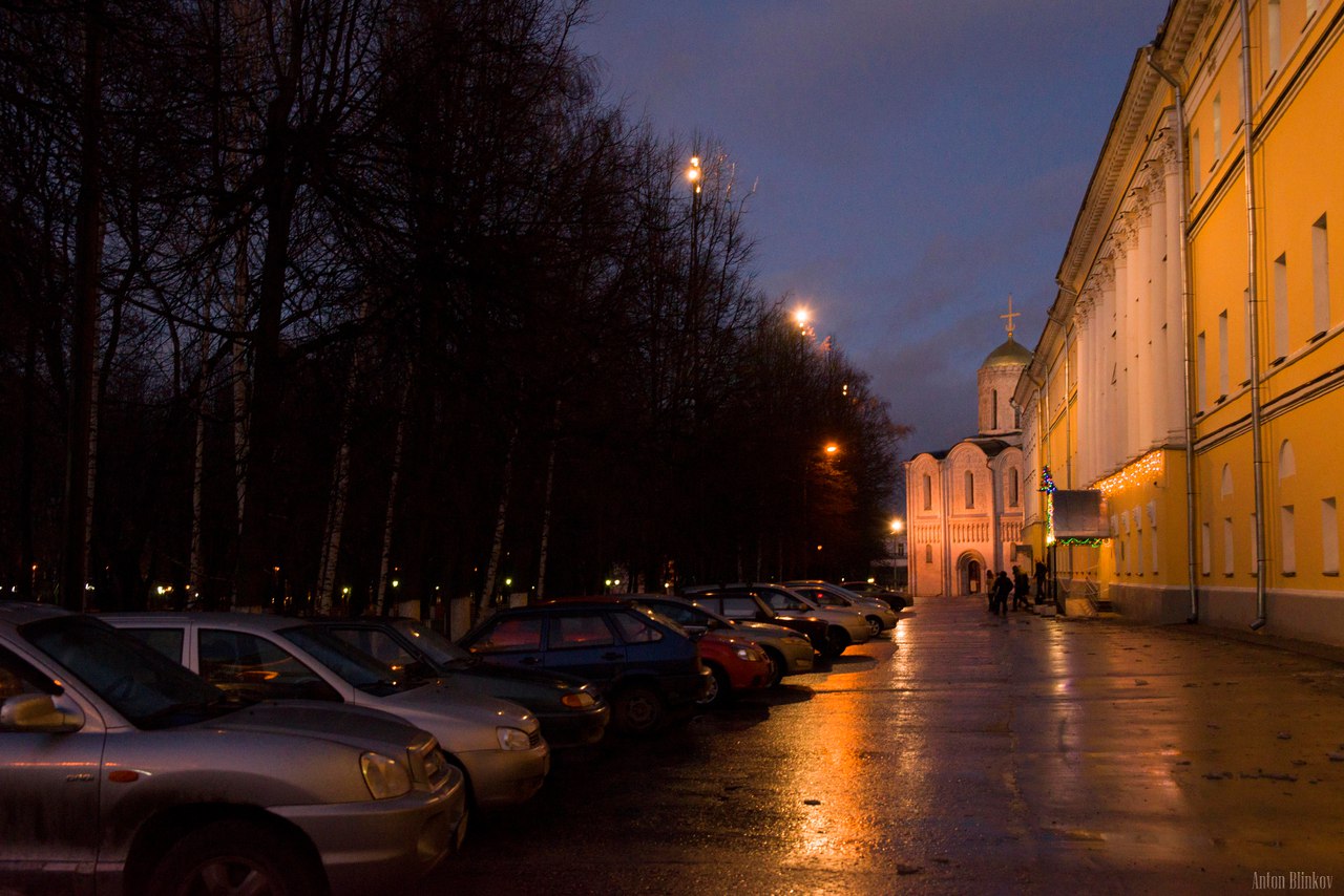 Владимир вечер фото Вечером возле палат во Владимире Владимирский край