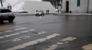 В таком состоянии находится дорога в самом центре города Владимира