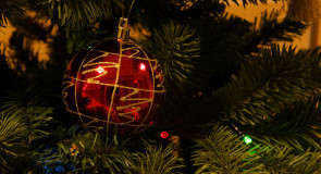 Наряжаем ёлку к Новому Году