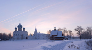 Нежный рассвет над Суздальским кремлем