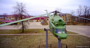 Памятник-вертолет Ми-2 в честь 70-летия Победы в Вязниках