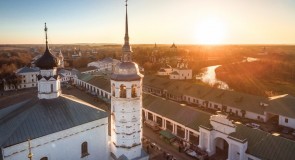 Теплый осенний Суздаль на закате