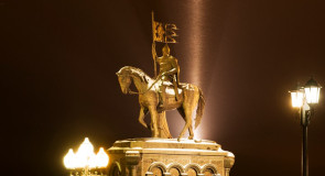 Ночь у памятника Владимиру Святославовичу