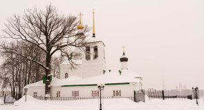Спасская церковь. Всё белым бело.