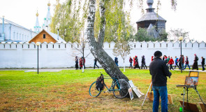 Художник на Троицкой площади в Муроме