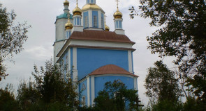 Вид на Борисо-Глебский погост около Радужного (сентябрь 2012 г.)