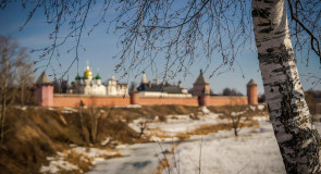 Март в Суздале