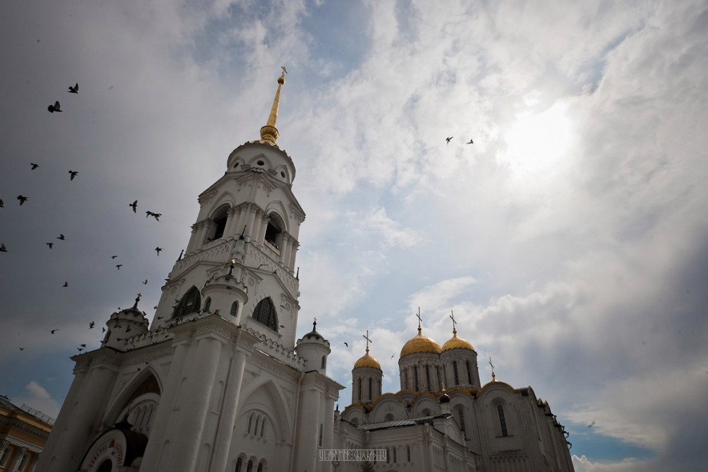 Колокол возле Успенского собора Смоленск