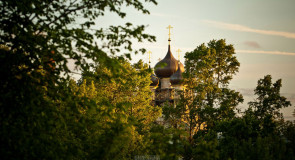 Майский вечер во Владимире Владимира Чучадеева (2016)