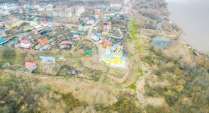 Весенний вид на Николо-Набережную церковь с высоты