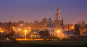Ночной вид на достопримечательности Суздаля