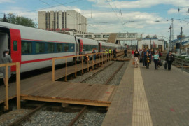 Прибытие «Стрижа» на деревянную платформу во Владимире