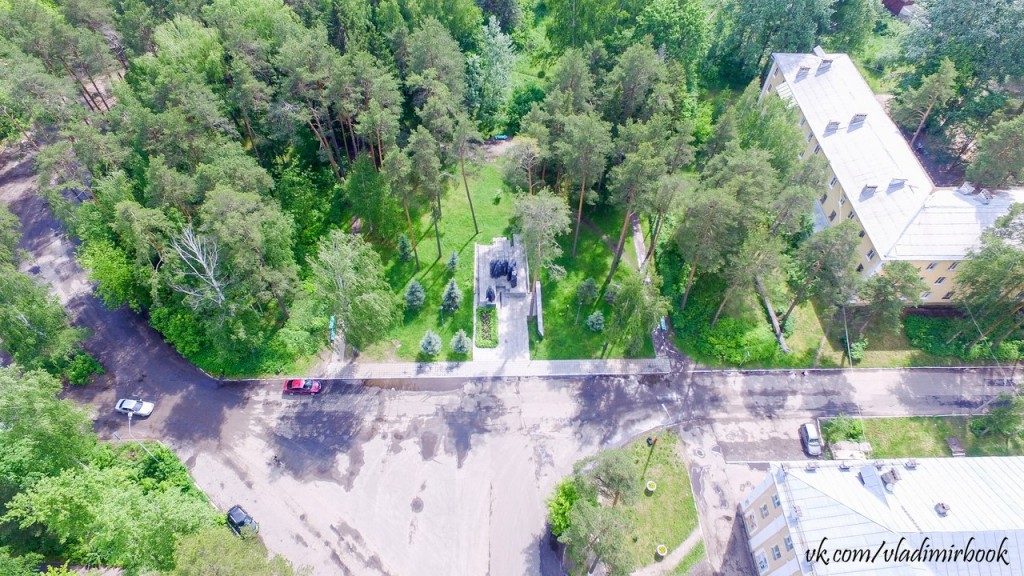 Вербовский, вид с высоты на Памятник вербовчанам, павшим в боях за Родину в 1941-1945 гг.