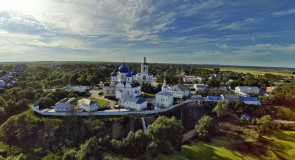 Летний Свято-Боголюбский монастырь с высоты