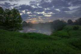 На рассвете у небольшого озерца Блюдце (Июнь, Суздальский район)