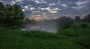 На рассвете у небольшого озерца Блюдце (Июнь, Суздальский район)