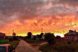 Последние лучи заката в деревне Илькино Киржачского района