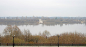 Апрельский туман на набережной