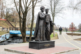 Памятник Петру и Февронии Муромским в Сергиев Посаде