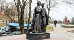 Памятник Петру и Февронии Муромским в Сергиев Посаде