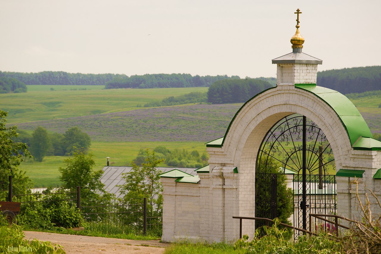 Село Небылое, вход в Успенский Космин монастырь | Владимирский край