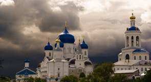 Боголюбовский монастырь перед грозой