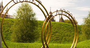 В парке Юрьев-Польского: Совет да Любовь