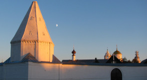 Суздаль, стены Покровского монастыря