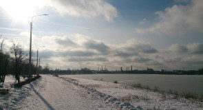 Вид на зимний Гусь-Хрустальный с набережной