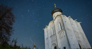 Звездная ночь в Боголюбово. Автор фото: Артем Фирсин