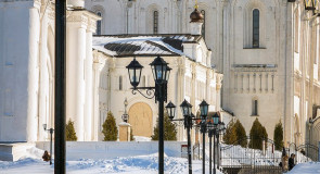 Купола Успенского собора словно былинные богатыри