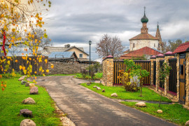 На осенних улочках Суздаля