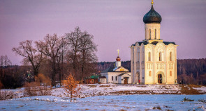 Церковь Покрова на Нерли на закате дня