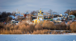 Церковь святителя Николая (церковь Николо-Набережная), вид с Оки