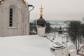 Вид на снежный Владимир с колокольни Успенского собора