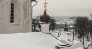Вид на снежный Владимир с колокольни Успенского собора