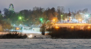 Ночной зимний Муром. Вид с Оки на Окский парк