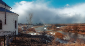 Село Якиманское на Нерли, поздний март, надвигается снежная буря