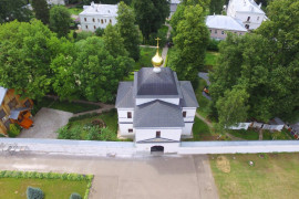 Территория Троицкого Стефанова Махрищского монастыря с высоты