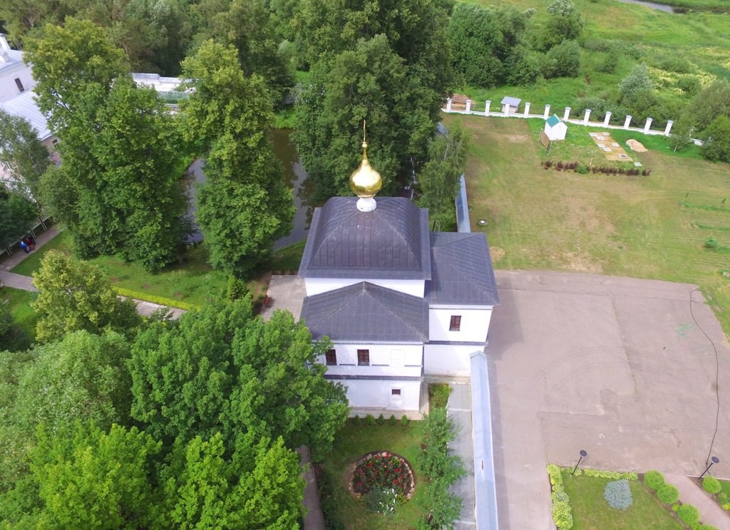 Территория Троицкого Стефанова Махрищского монастыря с высоты 10