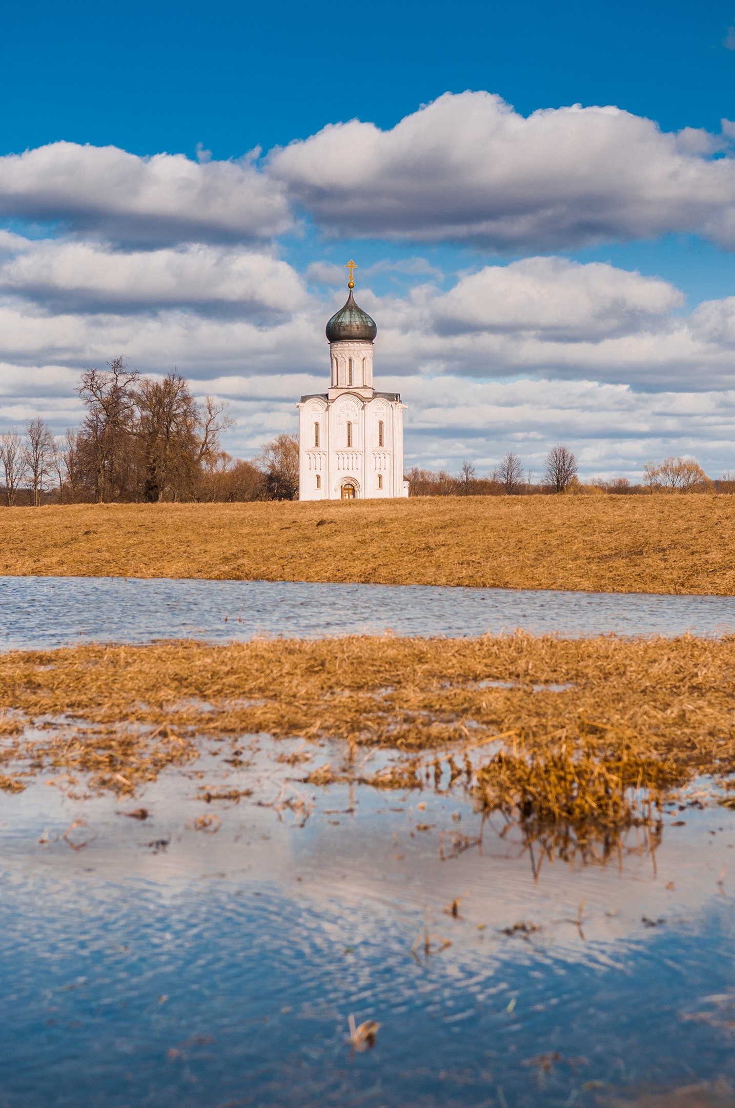 Церковь Покрова на Нерли октябрь