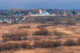 Суздаль и Михайлова Сторона, пасмурно, апрель