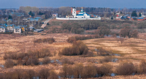 Суздаль и Михайлова Сторона, пасмурно, апрель