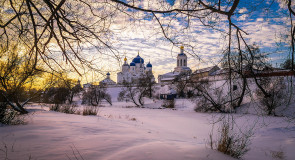 На закате. Свято-боголюбский женский монастырь