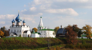 ИХ КРАСОТА СИЯЕТ СКВОЗЬ ВЕКА: СУЗДАЛЬСКИЙ КРЕМЛЬ