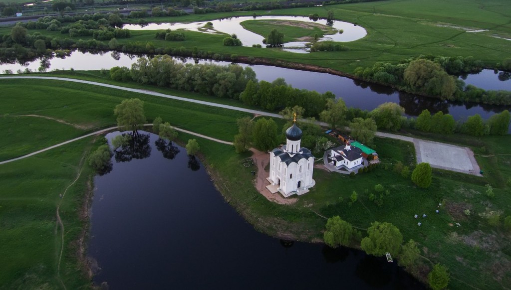 Храм Покрова на Нерли разлив