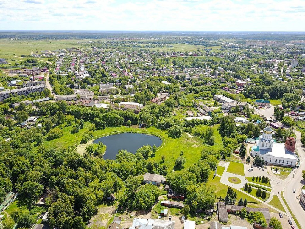 Парк культуры и отдыха и Соборная площадь в Александрове с высоты птичьего полета